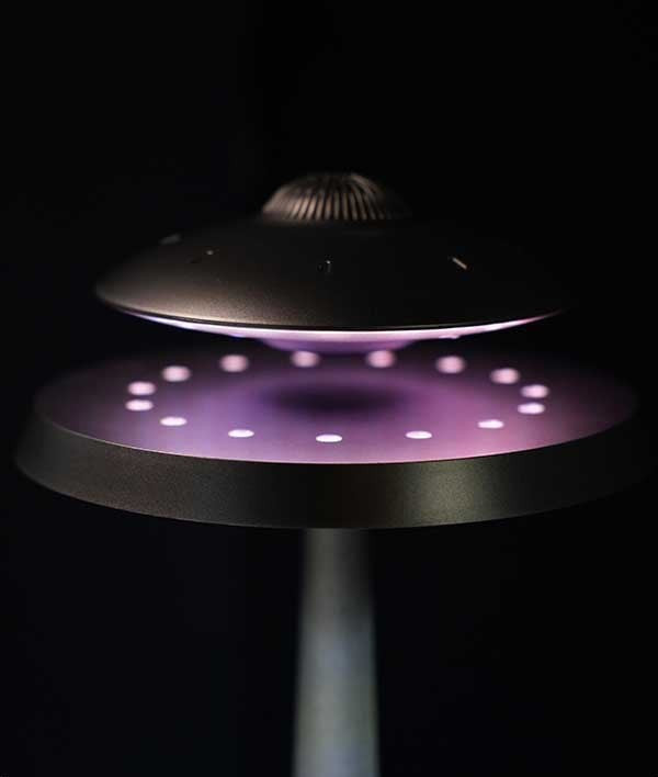 اسپیکر فضایی